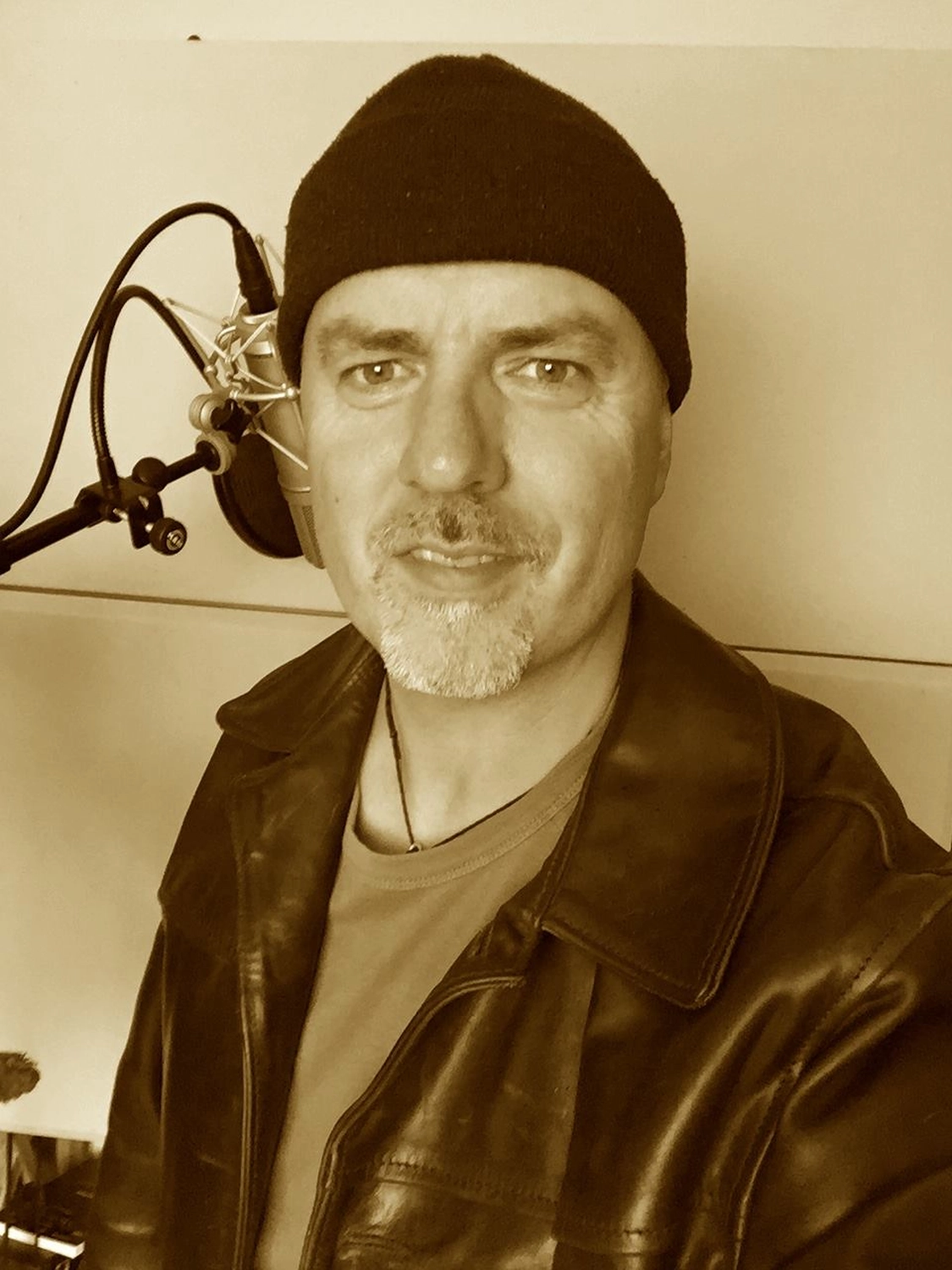 Peter Futter Schneider – Geschichten aus Büchern durch Bühnenaufführungen zum Leben erwecken – Alex