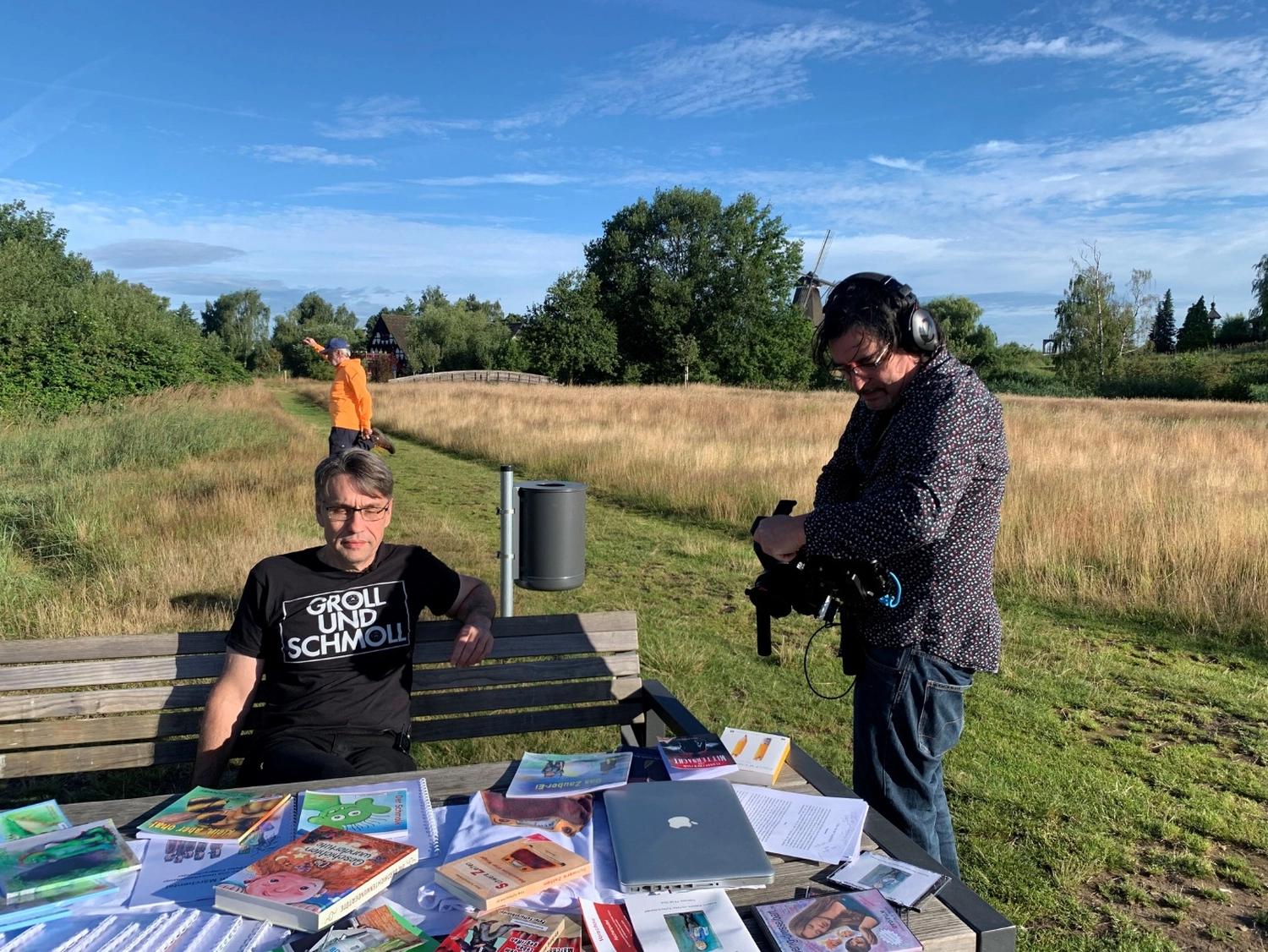 Peter Futter Schneider – Geschichten aus Büchern werden durch Bühnenaufführungen zum Leben erweckt – Männer und Bücher im Gifhorn Castle Park