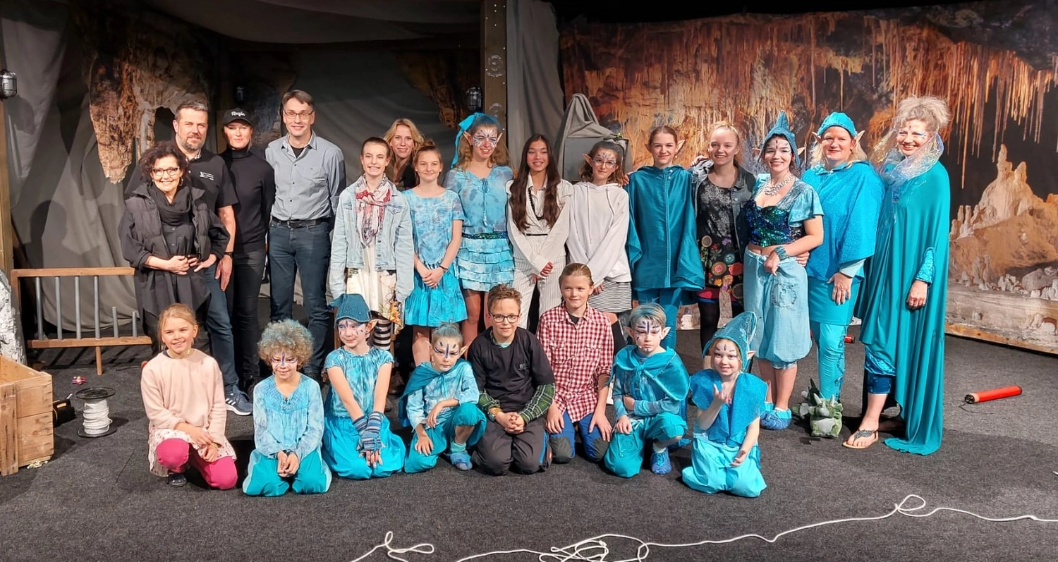 Peter Futter Schneider – Geschichten aus Büchern durch Bühnenaufführungen zum Leben erwecken – Menschen im Theater